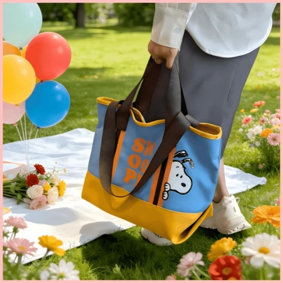 1 chiếc túi tote vải bố in họa tiết, được làm từ vải bố, nhẹ và bền, phù hợp để đi lại hàng ngày, đựng mỹ phẩm cho học sinh, cũng như làm quà tặng sinh nhật, ngày Valentine, quà dự tiệc và quà tặng khi bắt đầu năm học mới.
