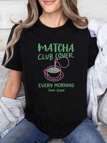 Taza humeante con letras verdes que invitan a disfrutar del té matcha cada mañana representando calma energía y conexión con el momento camiseta de mujer casual cómoda y moderna - Negro - Ver 6