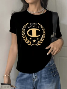 Símbolo dorado inspirado en Roma con letras MCMLX rodeado de laureles que evocan fuerza eterna y elegancia clásica junto a estrellas que representan triunfo y poder camiseta de mujer moderna casual cómoda para diario - Negro - Ver 6