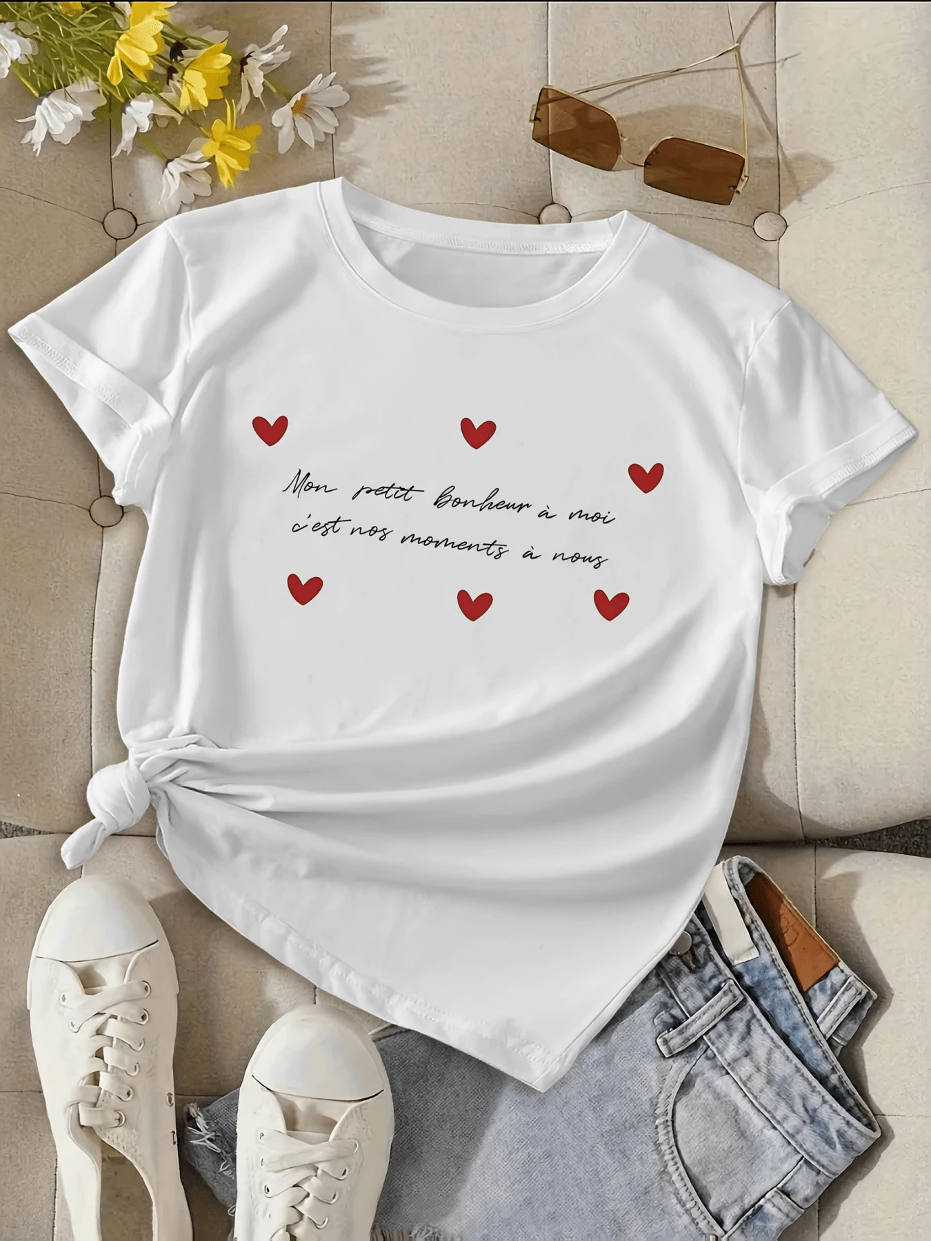 Red Hearts Expressing Tenderness And Happiness Accompany A Romantic Phrase Celebrating Unique Shared Moments And Sincere Love. Comfortable Casual Women's T-Shirt For Everyday Wear - 白色 - 查看 1