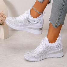 Spring/Summer 2026 New Women's Rhinestone Mesh Cutout Knit Lace-Up Sneakers, White And Black Low-Top Slip-On Casual Running Shoes, Thick Sole Wedge Heel Heightening Slimming Design, Breathable Mesh Upper, Lightweight Cushioned Soft Sole, Anti-Slip Durable Outsole, Comfortable Walking Shoes Tennis Shoes, Suitable For Daily Commuting, Gym Training, Traveling, Campus Outfits, Strolling, Versatile With Jeans, Sweatpants, And Dresses, US Local Warehouse Shipping Women's Lightweight Casual Sneakers - 白色 - 查看 7