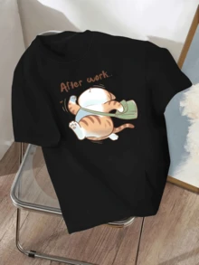 A Relaxed Cat Stretching Happily After A Long Day, Holding Its Bag, Represents The Pleasure Of Resting And Enjoying The Tranquility Of The Moment. Comfortable Casual Women's T-Shirt For Everyday Wear - 黑色 - 查看 6