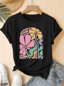 Large Flowers In Shades Of Pink, Yellow, And Green Evoke Joy And A Connection With Nature, Inspiring Positive Energy And A Free Spirit. A Comfortable And Stylish Casual Women's T-Shirt For Everyday Wear. - 黑色 - 查看 1