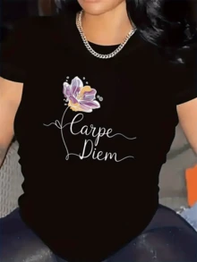 Purple Flower With Delicate Petals Symbolizing Ephemeral Beauty And A Positive Attitude Towards Life, Inviting You To Seize Every Moment. Modern, Casual, Comfortable Women's T-Shirt For Everyday Wear. - 黑色 - 查看 6