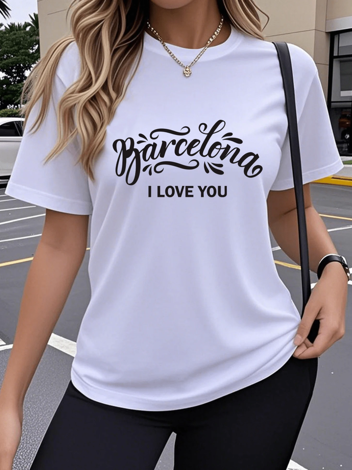 Romantic Phrase Expressing Love For The City Of Barcelona With Artistic Typography That Inspires Travel Memories And Positive Emotions. Modern Casual Women's T-Shirt Ideal For Everyday Wear - 白色 - 查看 1