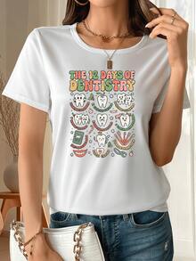 Smiling Festive Teeth With Cheerful Hats Represent The Christmas Spirit Of Dentistry And Happiness In Every Smile. Comfortable, Modern Casual Women's T-Shirt For Everyday Wear. - 白色 - 查看 6