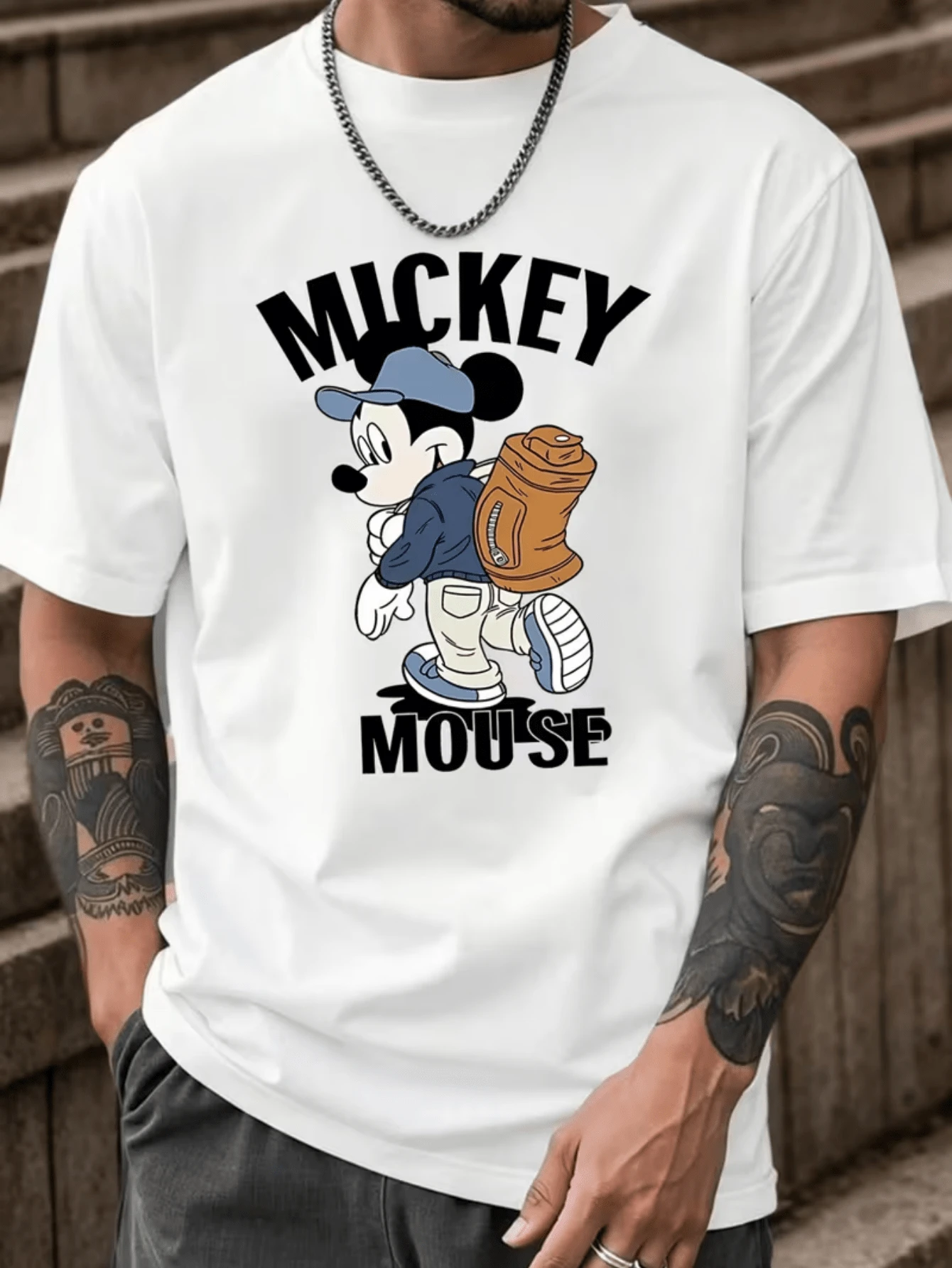 (Disney Licensed)Disney Mickey Mouse Men's 100% Cotton Oversized Graphic T-Shirt, Adventure Style Mickey Mouse With Backpack And Cap Print Crew Neck Short Sleeve Casual Streetwear Tee, Travel Vibe Mickey Pure Cotton Daily Wear Top, Mens Clothes, Men, Ropa De Hombre, Summer Clothes, Men Shirts, Graphic Tees, Disney Outfits Men, Graphic Tees, Camisetas Para Hombre, Camisas Para Hombre, Summer Outfits For Men, Father's Day Gift, Perfect Gift For Family And Friends, Which Are Necessary For Birthday Parties, Disney Shirts, Mens Clothes, Summer Clothes, Officially Licensed Disney T-Shirts, Disney Men's And Women's Spring/Summer Fashion Casual Short-Sleeve T-Shirts - trắng - Xem 1