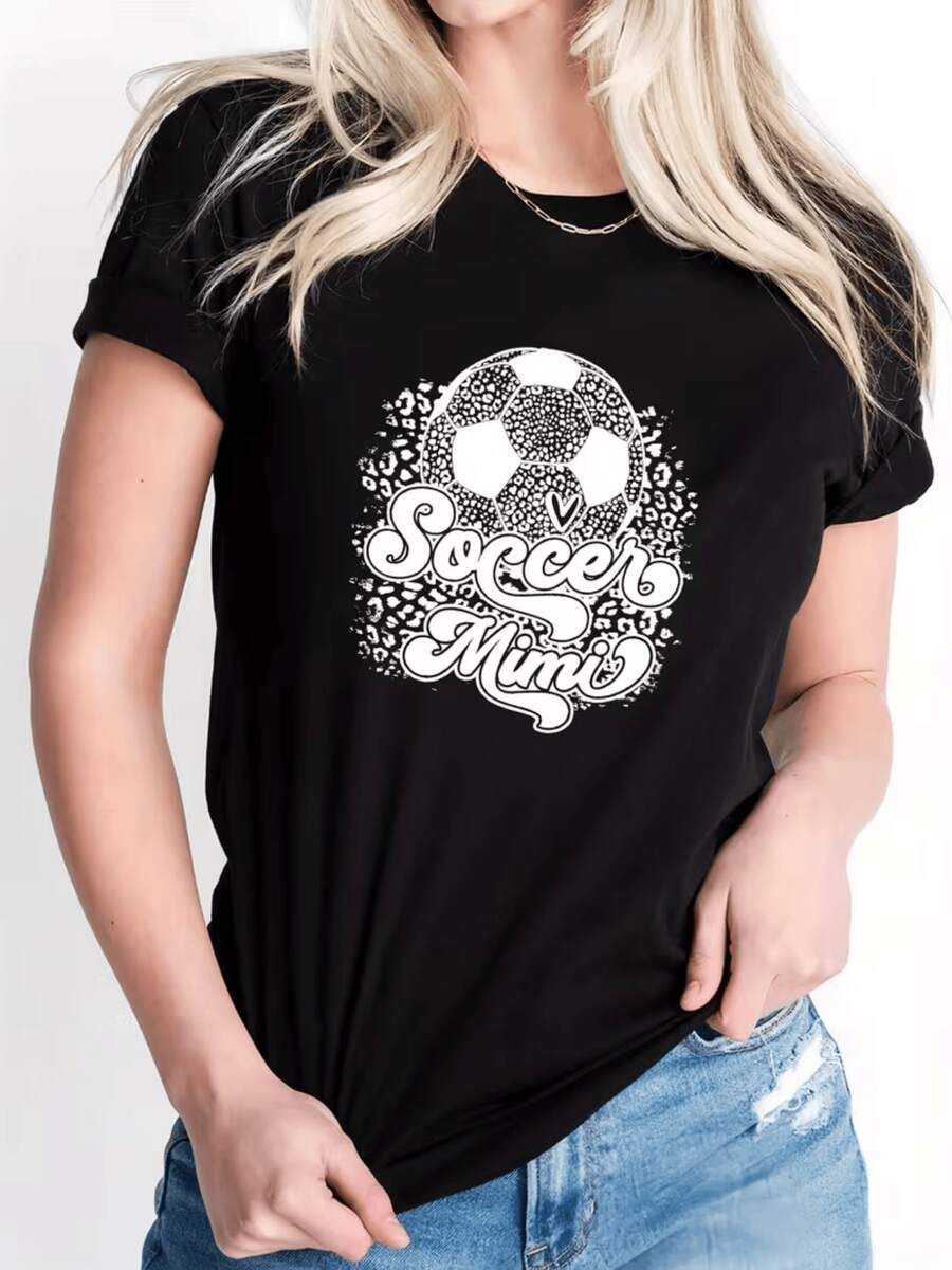 Soccer Ball Surrounded By Delicate Spot Patterns Symbolizing The Energy Of The Game And The Joyful Spirit Of Passionate Mothers. Modern Women's T-Shirt Ideal For Casual Occasions. - 黑色 - 查看 1