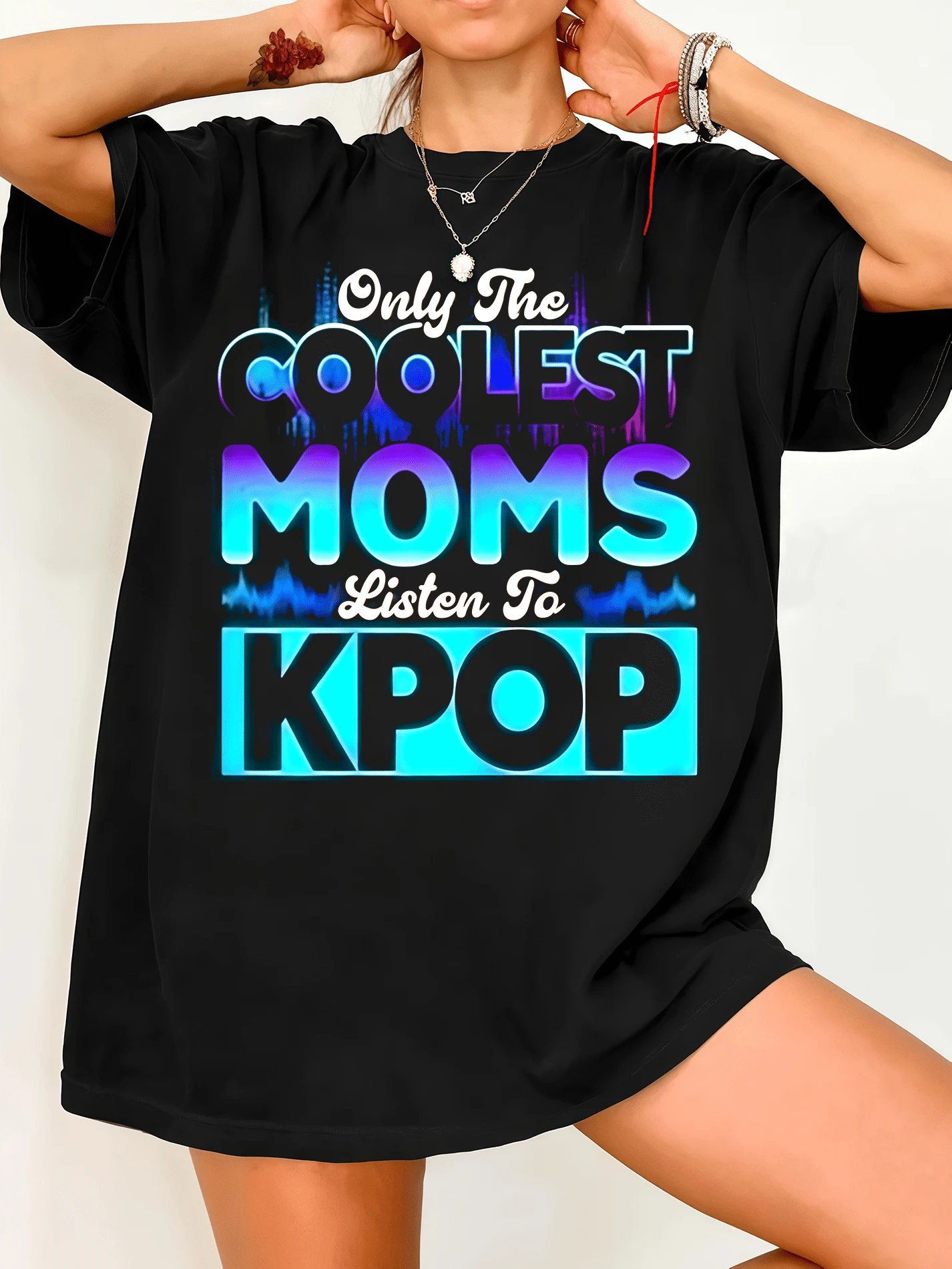 K-Pop Mom Graphic T-Shirt - Oversized Tee. Vintage Graphic Print, Casual Cotton Short-Sleeved T-Shirt. - 黑色 - 查看 1