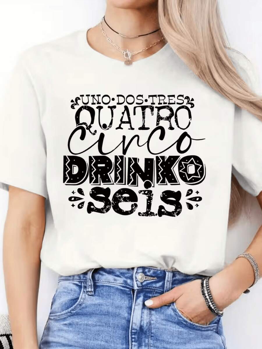 Large Numbers And Fun Phrases Evoke The Latin Celebration And Joyful Atmosphere Of Mexican Parties With A Positive Spirit And Youthful Energy. This Modern, Comfortable, Casual Women's T-Shirt Is Perfect For Everyday Wear. - 白色 - 查看 1