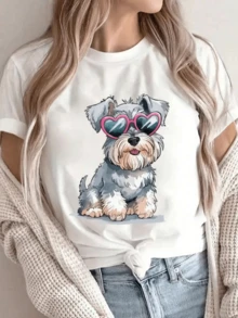 A Cute Little Dog Wearing Heart-Shaped Glasses Reflects Joy And Tenderness, Conveying Positive Energy And A Fun Style For Animal Lovers. A Comfortable, Modern, Casual Women's T-Shirt For Everyday Wear. - 白色 - 查看 1