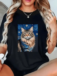 Gato de mirada profunda rodeado de un cielo estrellado que representa la calma y la conexión con el universo camiseta de mujer cómoda y elegante para uso diario - Negro - Ver 6
