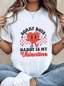 Cheerful Heart With Pink Ribbon Showing A Gesture Of Peace Surrounded By Stars And Squares Symbolizing Tenderness And Love. Fun, Comfortable Casual Women's T-Shirt For Romantic Occasions And Youthful Style. - 白色 - 查看 6