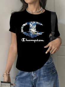 Abstract Symbol Evoking Inner Strength And Balance Between Water And Sky With Blue And Gold Nuances Reflecting Movement And Serenity. Modern Casual Women's T-Shirt For Elegant And Comfortable Everyday Wear. - 黑色 - 查看 1