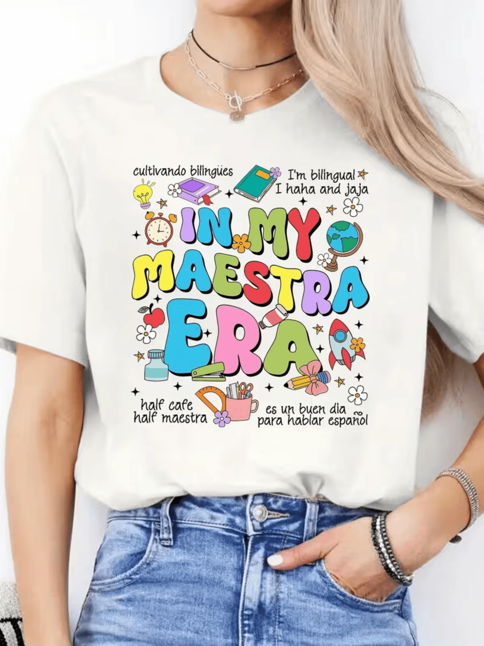Colorful Words Celebrating A Bilingual Teacher Surrounded By Books, Flowers, And Symbols Of Learning That Inspire Joy And A Love For Teaching. Comfortable Casual Women's T-Shirt, Ideal For Gifting. - 白色 - 查看 1