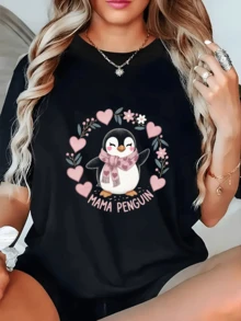 Smiling Penguin With Scarf Surrounded By Pink Hearts And Flowers Expressing Tenderness And Maternal Love, Ideal For Loving Mothers. Comfortable Casual Women's T-Shirt For Everyday Wear. - 黑色 - 查看 6