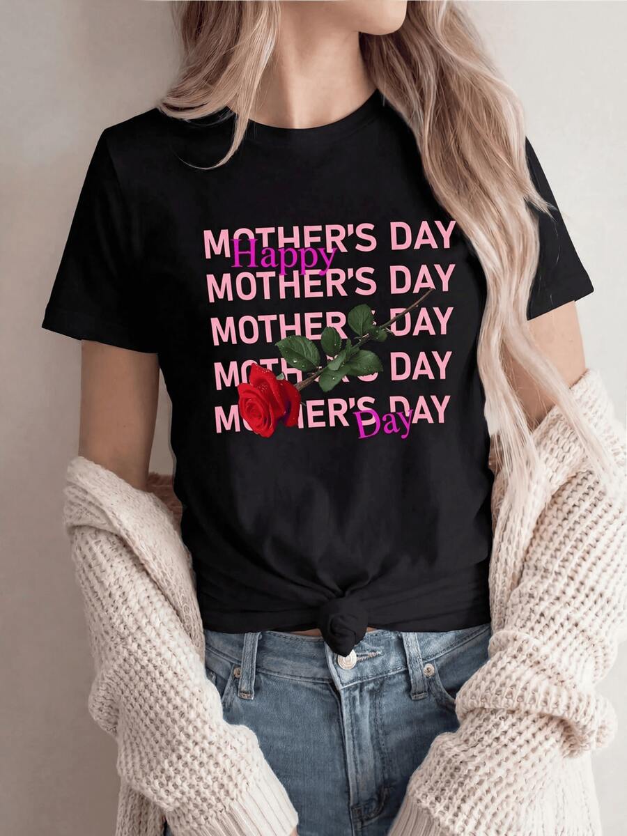 Text That Energetically Celebrates Maternal Love, Showing Repeated Words That Symbolize Gratitude And Accompanied By A Vibrant Red Rose That Expresses Affection And Joy. Casual Women's T-Shirt For Mother's Day Celebration. - 黑色 - 查看 1
