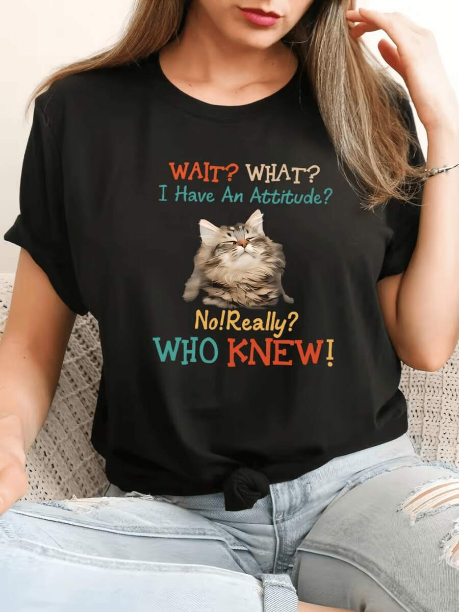 Gato peludo mirando hacia arriba transmite orgullo independencia y un toque divertido con frases coloridas que expresan actitud y perfecta para mujeres con carácter camiseta de mujer casual moderna - Negro - Ver 1
