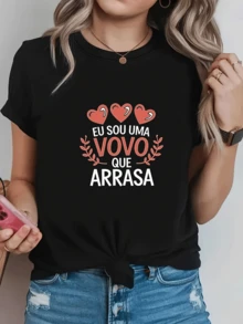 Tres corazones rojos simbolizan amor energía y orgullo de ser abuela fuerte y alegre mensaje positivo que transmite confianza y ternura camiseta de mujer casual cómoda para uso diario - Negro - Ver 1