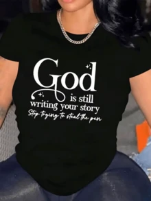 Mensaje inspirador sobre la fe y la esperanza que recuerda que cada etapa de la vida se escribe con propósito y paciencia reflejando confianza en un poder superior camiseta de mujer casual moderna cómoda perfecta para uso diario - Negro - Ver 1