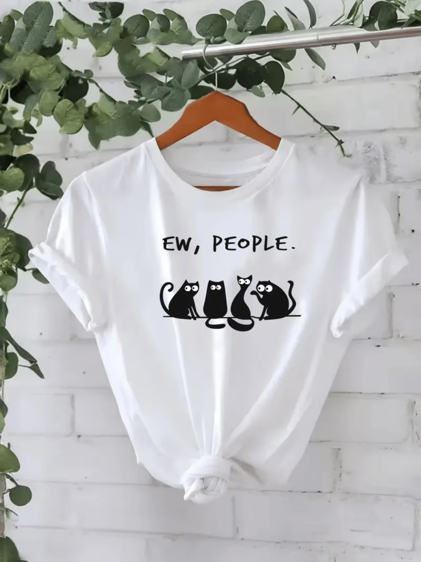 Four Black Cats With Playful Expressions And Relaxed Attitudes Symbolize Sarcastic Humor And A Love For Animals In A Modern, Casual Style. Women's T-Shirt With An Original Print For Everyday Wear - 白色 - 查看 1