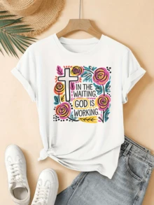 Cruz rodeada de flores coloridas que simbolizan esperanza fe y energía divina mientras las palabras inspiran confianza y serenidad en los días de espera camiseta de mujer casual cómoda para uso diario - Blanco - Ver 1