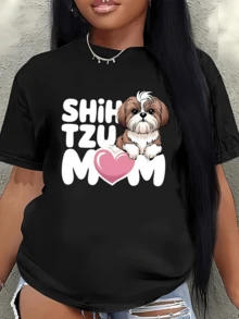 Un dulce perro pequeño sobre un corazón rosado simboliza ternura amor incondicional y el vínculo entre una madre y su mascota reflejando cariño y alegría diaria camiseta de mujer cómoda casual para amantes de perros - Negro - Ver 6