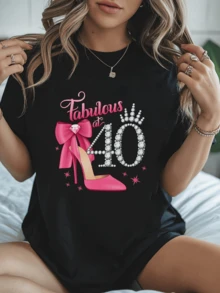 Tacones rosados brillantes junto a número cuarenta decorado con diamantes y una corona simbolizan poder feminidad y celebración de la belleza madura camiseta de mujer elegante moderna para cumpleaños - Negro - Ver 6
