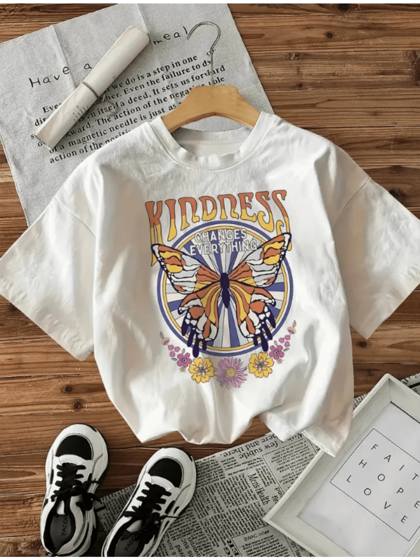 Colorful Butterfly Surrounded By Flowers Symbolizing Transformation And Kindness That Inspires Positive Energy And Inner Change. Comfortable Casual Women's T-Shirt For Everyday Wear. - 白色 - 查看 1