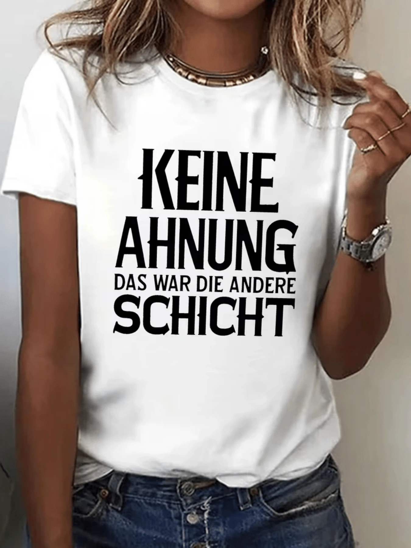 Frase divertida en alemán que expresa un sentido humorístico sobre la confusión cotidiana ideal para transmitir actitud relajada y autenticidad camiseta de mujer casual elegante para uso diario - Blanco - Ver 1