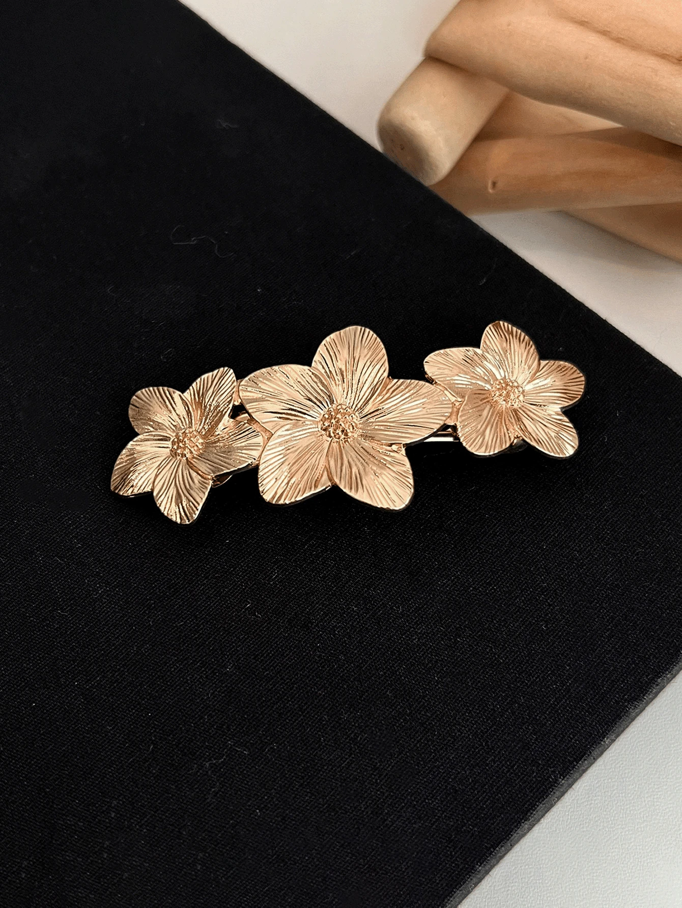 1pc Women's Floral Metal Spring Clip, Princess Style Barrette Hair Accessory, Daily & Holiday Gift,Hair Slide,Claw Clips - Gold - View 1