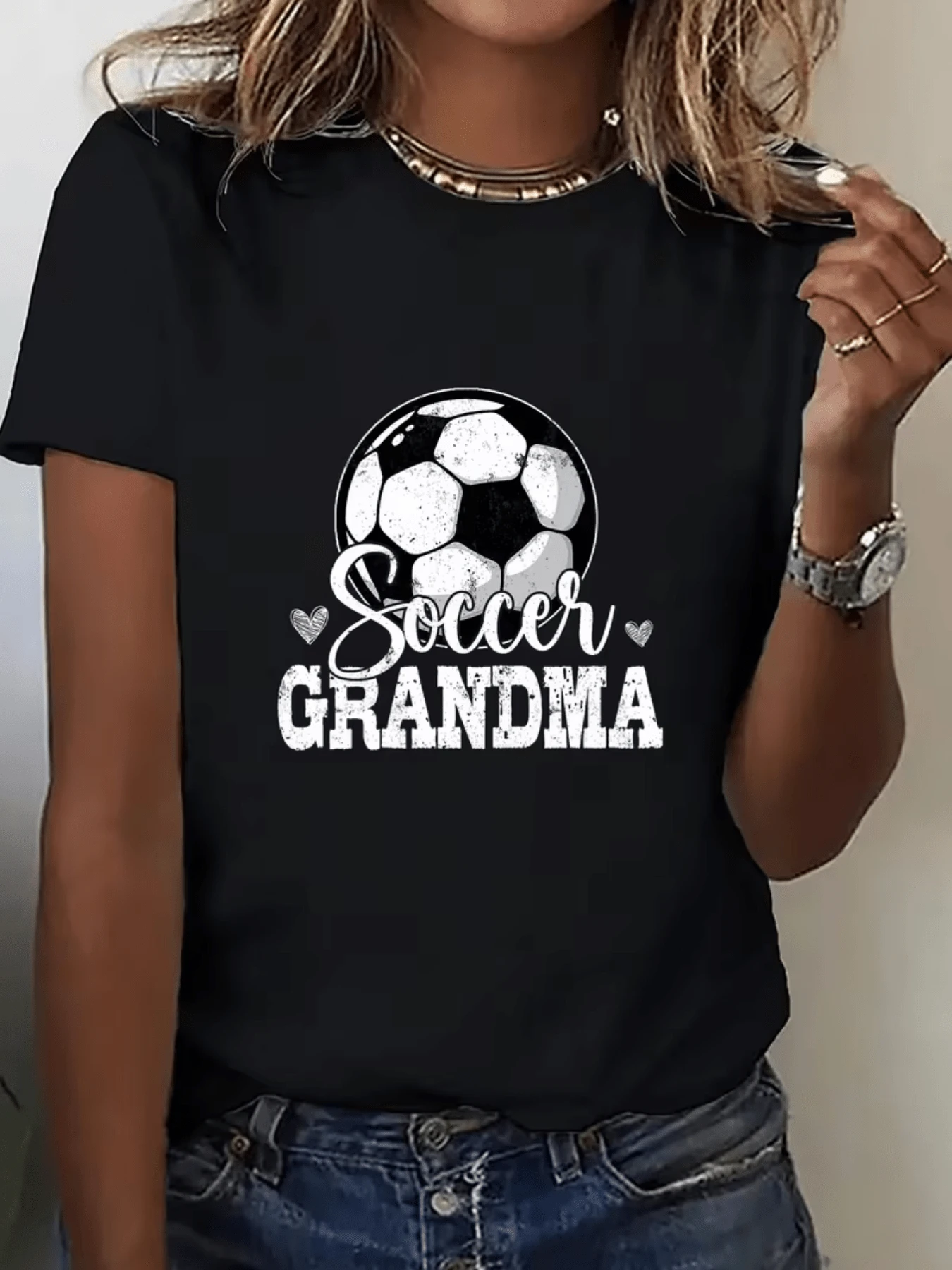 Soccer Ball Symbolizing The Passion And Pride Of A Grandmother Who Supports The Sport With Energy And Love; Comfortable Casual Women's T-Shirt For Everyday Wear - 黑色 - 查看 1