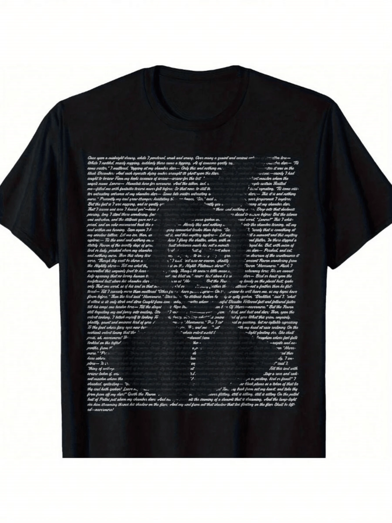Figura formada por líneas de texto que se entrelazan creando la silueta de un rostro misterioso evocando pensamiento reflexión y literatura clásica con efecto visual elegante y profundidad artística camiseta de mujer moderna casual cómoda - Negro - Ver 1
