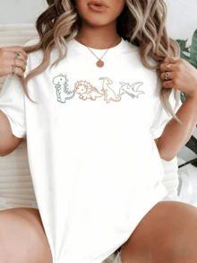 Pequeños dinosaurios en tonos suaves muestran alegría y amistad simbolizando la conexión con la naturaleza y la energía positiva camiseta de mujer casual cómoda y moderna para uso diario - Blanco - Ver 1