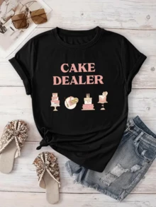 Pasteles coloridos con letras divertidas que evocan la alegría de compartir dulces momentos y celebrar la creatividad en la repostería camiseta de mujer perfecta para un look casual original y alegre - Negro - Ver 1