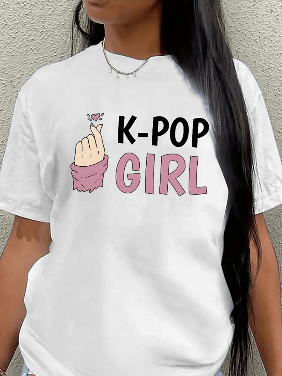 Símbolo de mano formando un pequeño corazón con gesto tierno que representa la conexión emocional y la alegría del ritmo juvenil mostrando confianza y estilo positivo camiseta de mujer  Girl casual moderna para amantes de la música - Blanco - Ver 1