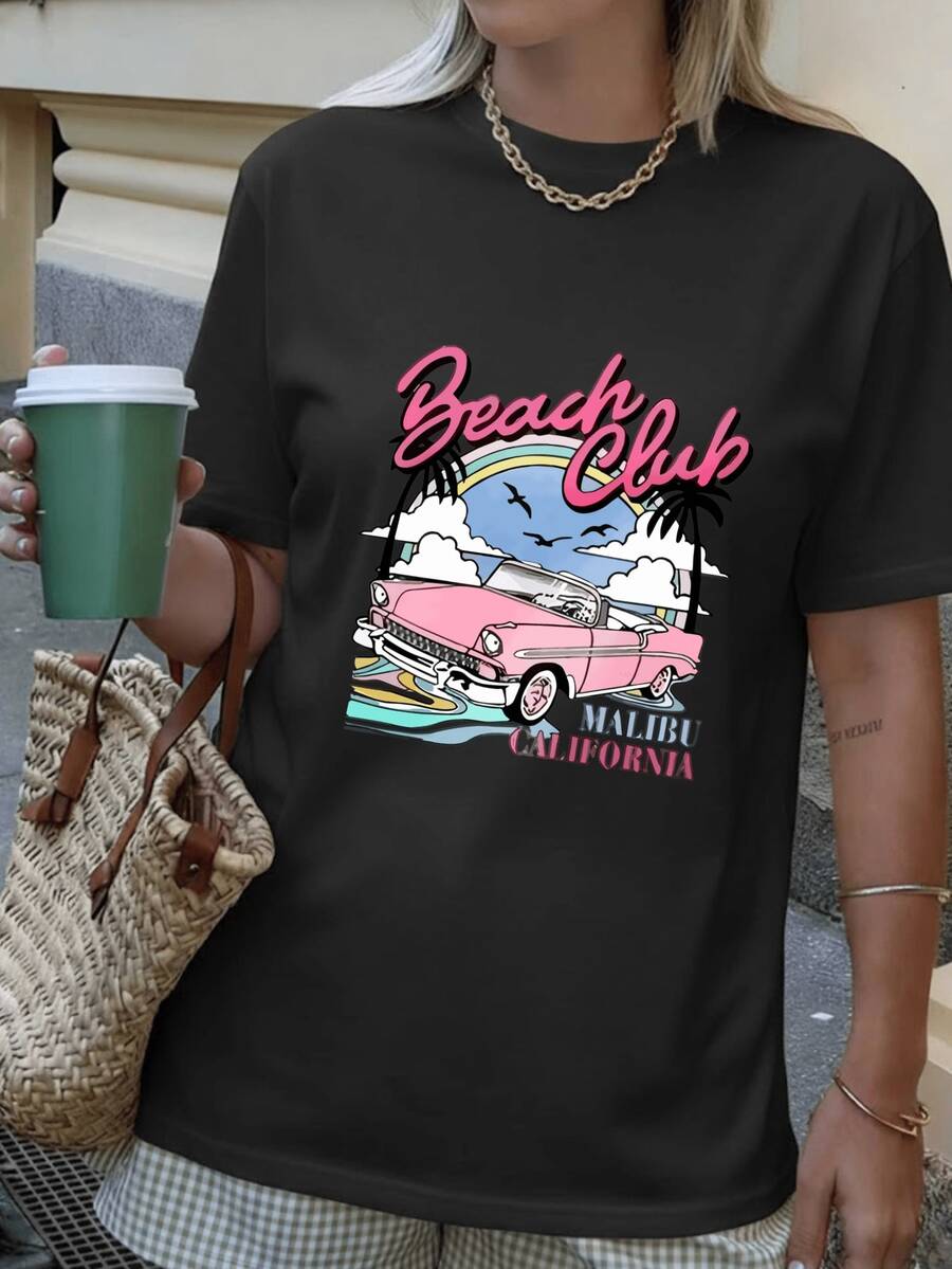 Camiseta premium para mujer, 100% algodón, negra, con estampado vintage de un coche convertible rosa "Malibu Beach Club", lavable a máquina y resistente al color, adecuada para días de playa, uso diario y como prenda casual para eventos recientes en EE. UU., ropa elegante, costera, vintage y cómoda, ecológica. - Negro - Ver 1