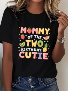 Frutas coloridas y letras alegres celebran el cumpleaños de una madre amorosa con detalles de fresa sandía kiwi y piña que simbolizan dulzura felicidad y familia camiseta de mujer casual para fiesta divertida - Negro - Ver 6
