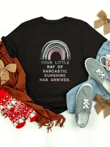 Arco iris con tonos pastel simboliza la mezcla entre alegría y un toque irónico mostrando una energía divertida y segura en cada color que refleja humor y confianza camiseta de mujer casual moderna cómoda para uso diario - Negro - Ver 8