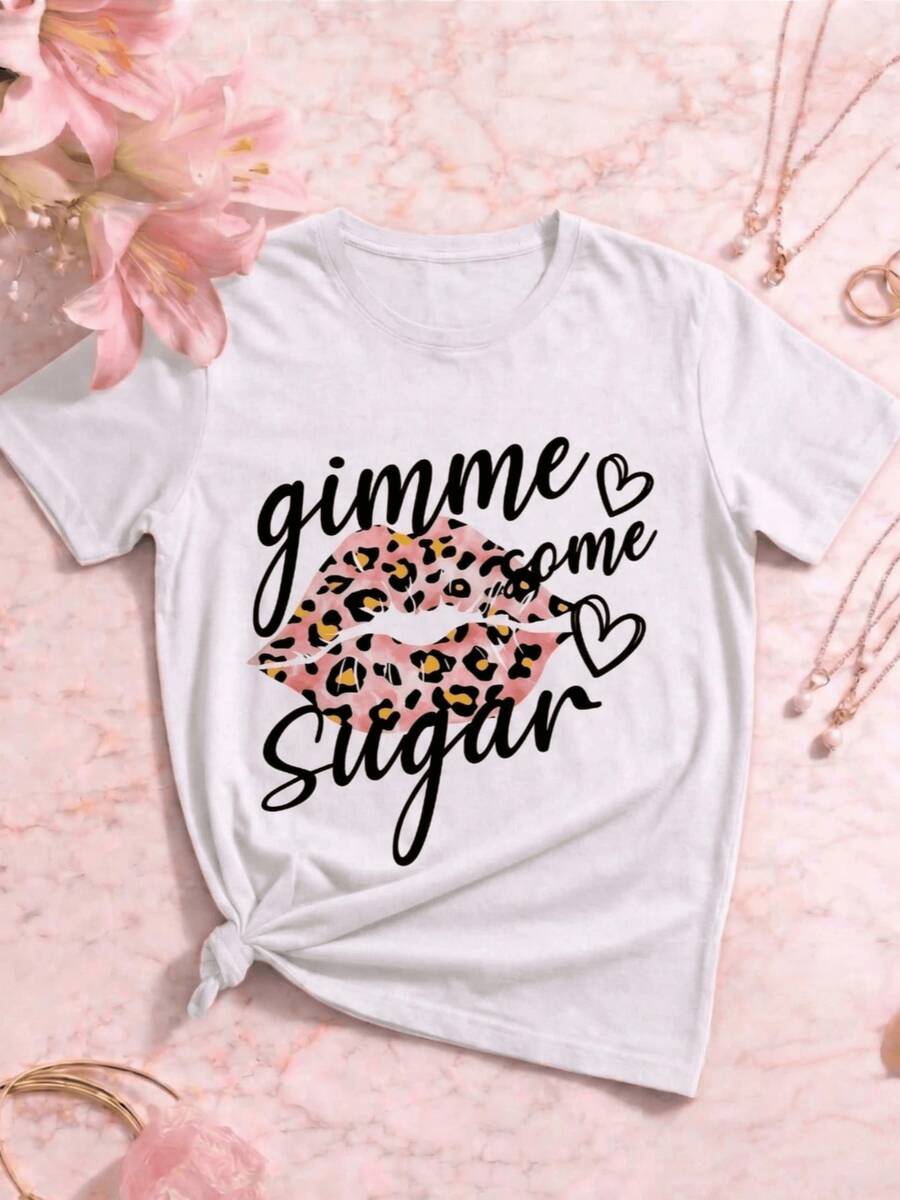 Labios rosados con estampado de leopardo que simbolizan ternura y energía salvaje acompañados de corazones que expresan amor y dulzura camiseta de mujer casual moderna y cómoda para uso diario - Blanco - Ver 1