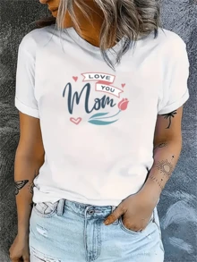 Mensaje amoroso con corazones y una flor que celebra el vínculo especial entre madre e hijo mostrando ternura cariño y gratitud con letras suaves y alegres camiseta de mujer casual cómoda para regalo del Día de la Madre - Blanco - Ver 1