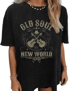 Camiseta de mujer con guitarras cruzadas un sombrero vaquero y la frase Old Soul In A New World que evoca la nostalgia y la adaptabilidad a los tiempos modernos perfecta para un look casual y lleno de personalidad que fusiona lo clásico y lo contemporáneo transmitiendo un espíritu libre y musical. - Negro - Ver 8