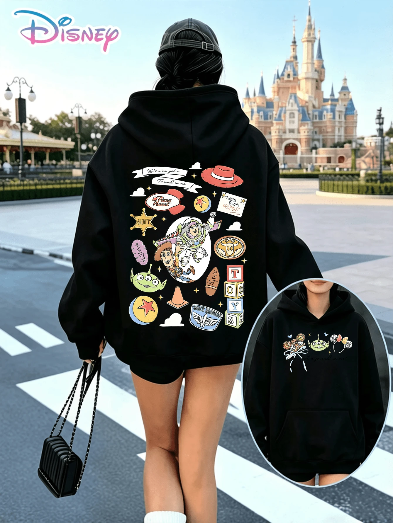 Disney Toy Story Woody Buzz Alien Doodle Patchwork Printed Unisex Hoodie With "You've Got A Friend In Me" Slogan. A Relaxed, Casual, And Versatile Top, Perfect For Holiday Gifting. (Unisex Autumn/Winter Clothing/Elegant Casual Outfits/Patterned Hoodies/Printed Tops/Casual Outfits For Whimsical‑Theme Daily Wear) - màu đen - Xem 1