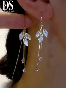 Bông tai lá trắng