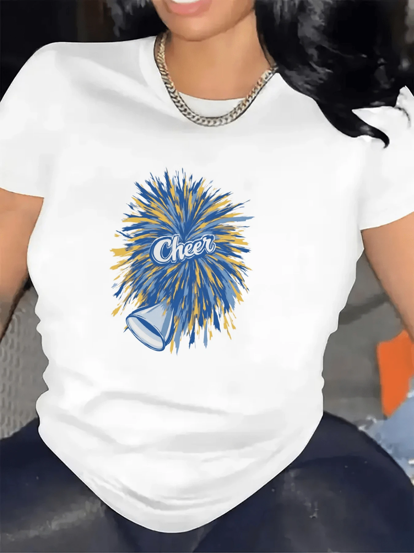A Burst Of Positive Energy With Blue And Yellow Flashes That Evoke Strength, Enthusiasm, And Joy To Brighten Any Day. A Modern, Casual, Comfortable Women's T-Shirt For Everyday Wear. - 白色 - 查看 1