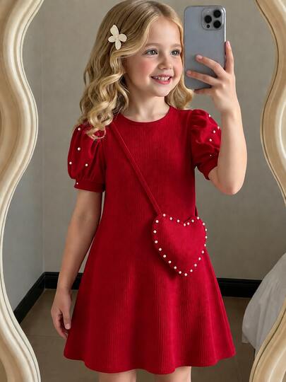 Young Girls' Valentine's Day Summer Ribbed Puff Sleeve Solid Color Beaded Fitted Dress With Beaded Heart Bag, Suitable For Outdoor, Vacation, Beach