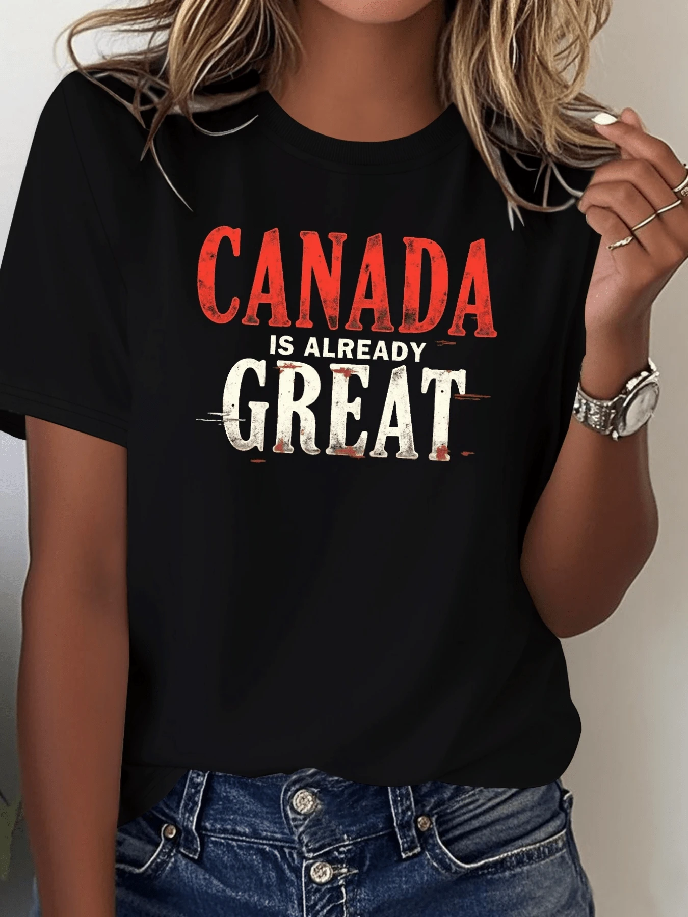 Texto poderoso que celebra el orgullo y la fortaleza de Canadá con letras grandes que inspiran confianza y optimismo camiseta de mujer casual cómoda para uso diario y momentos de expresión personal - Negro - Ver 1