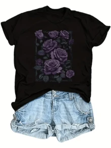 Rosas púrpuras que simbolizan misterio y elegancia con hojas oscuras que evocan serenidad y profundidad del alma camiseta de mujer con estilo moderno y aspecto artístico casual - Negro - Ver 1