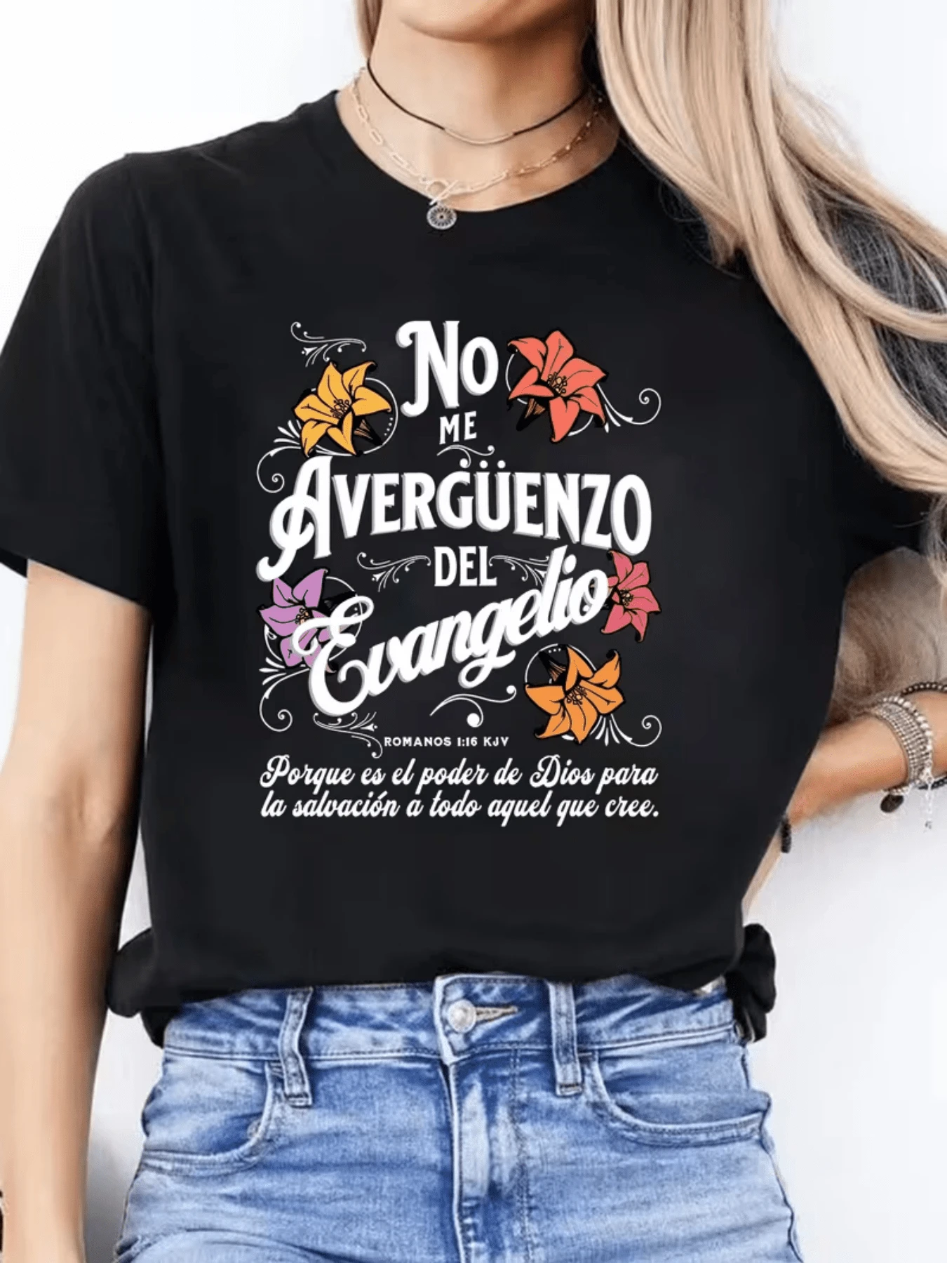Inspired Message Highlighting Faith And Trust In Divine Power, Represented Among Colorful Flowers With Elegant Motivational Text And Artistic Typography. Women's Casual, Modern, Comfortable T-Shirt For Everyday Wear. - 黑色 - 查看 1