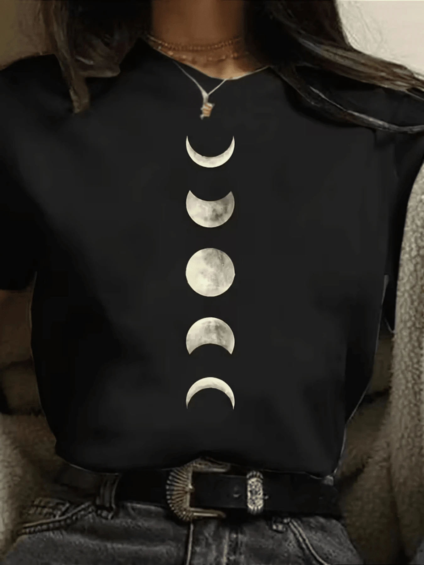 Fases de la luna simbolizando transformación energía femenina y conexión espiritual con el ciclo natural del universo camiseta de mujer casual moderna cómoda para diario - Negro - Ver 1